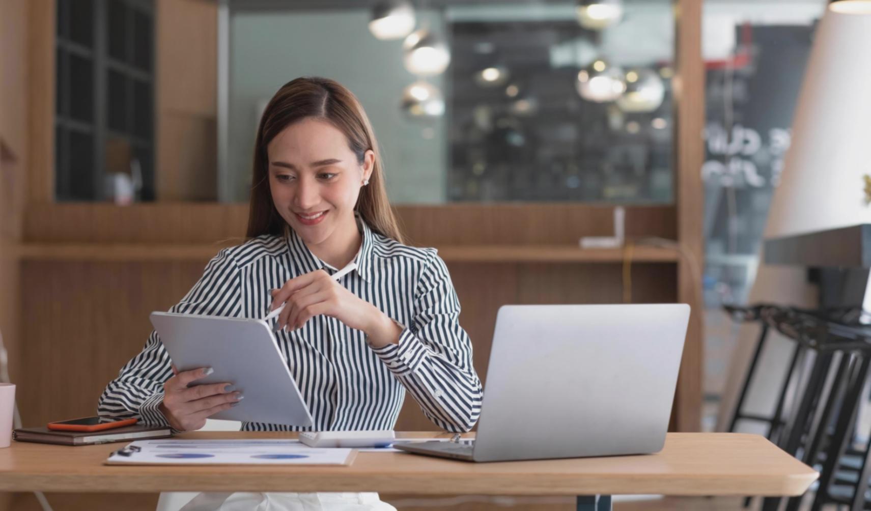 Professionelles Beratungsgespräch zwischen Experten