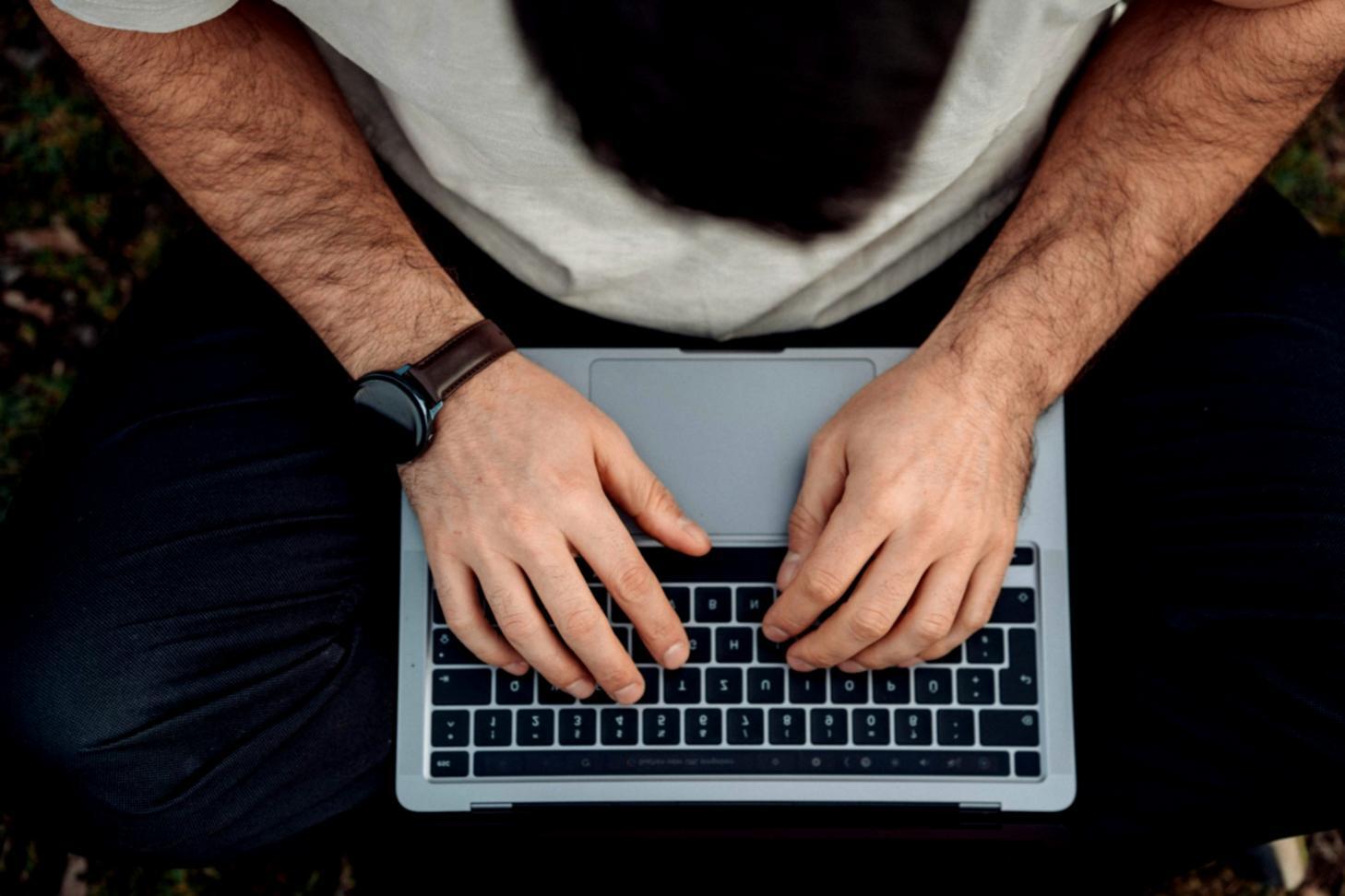 Strategische Planung mit Diagrammen und Notizen